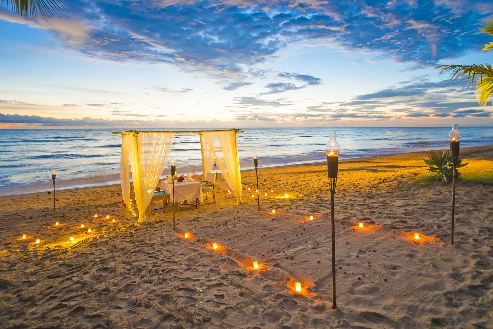 /img/2348-phuket-honeymoon-packing.webp