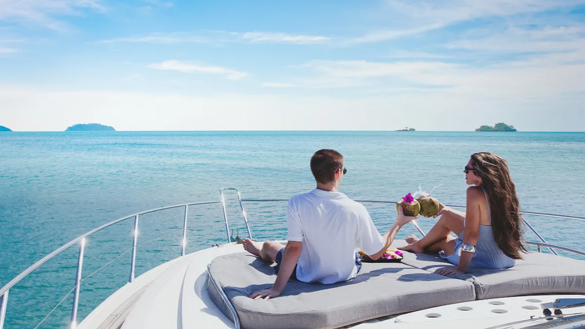 2349 snorkeling couple