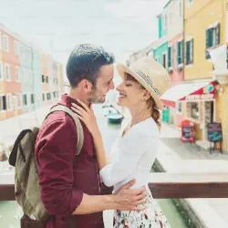 /img/2354-romantic-dinner-couple.webp