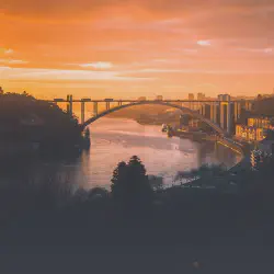 /img/2364-sunset-couple.webp