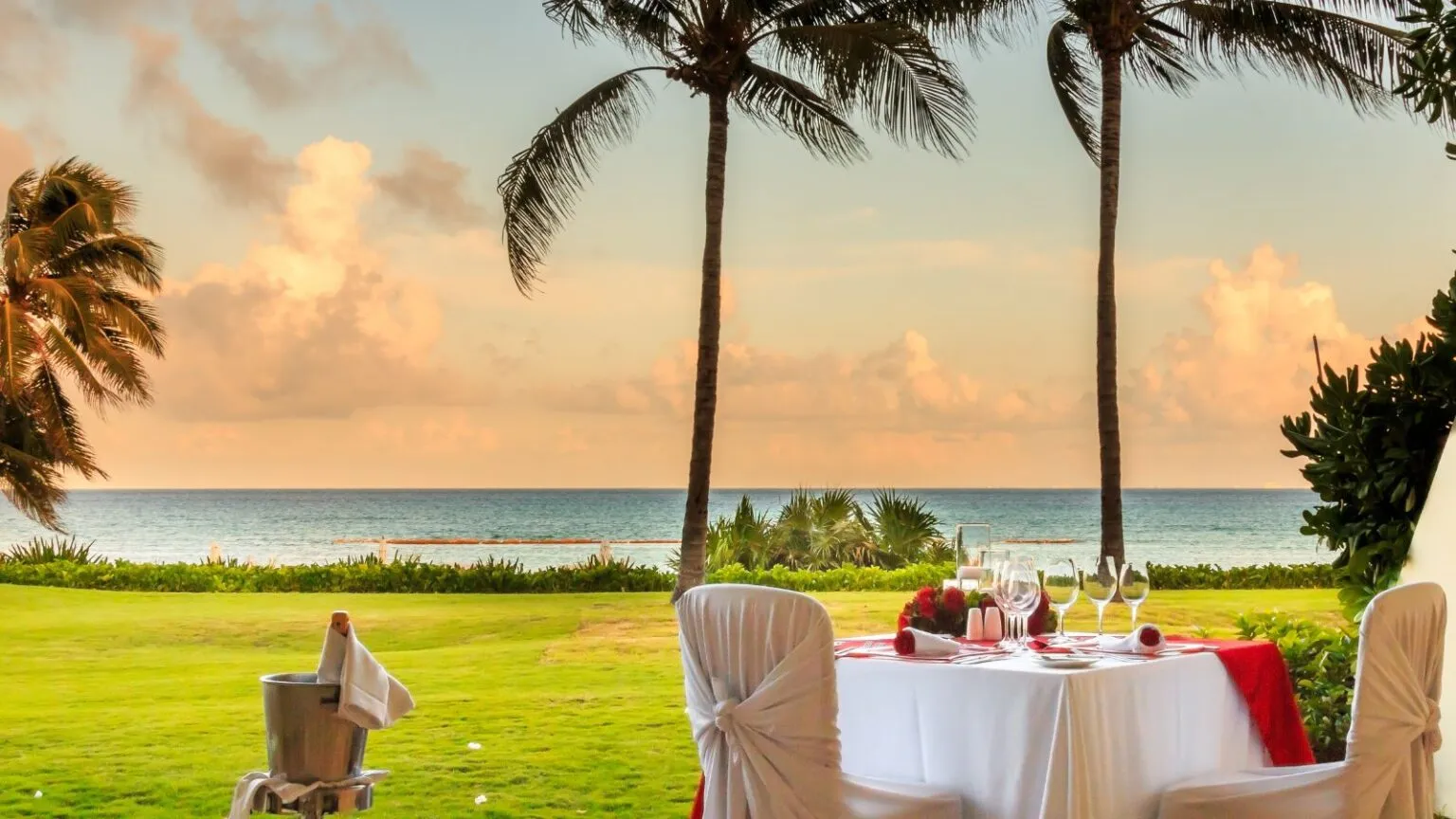 2372 couple beach