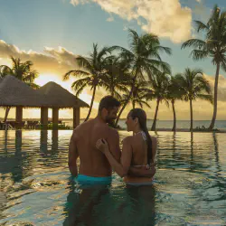 /img/2374-jamaica-honeymoon-pool.webp
