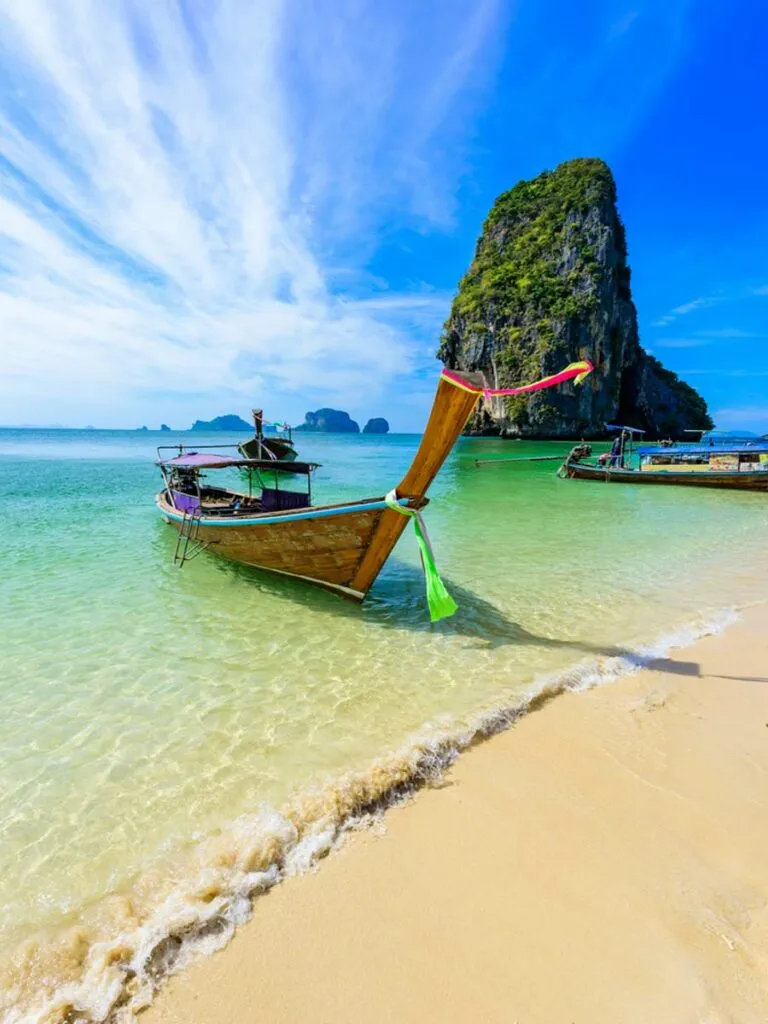 /img/2377-couple-honeymoon.webp