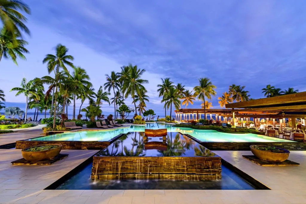 2381 fiji couple spa