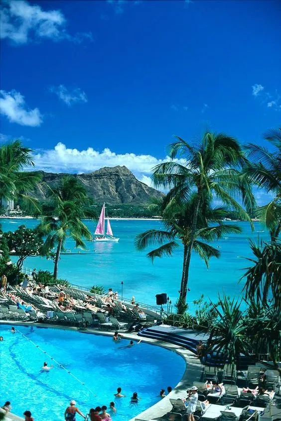 /img/2391-luxury-resorts.webp