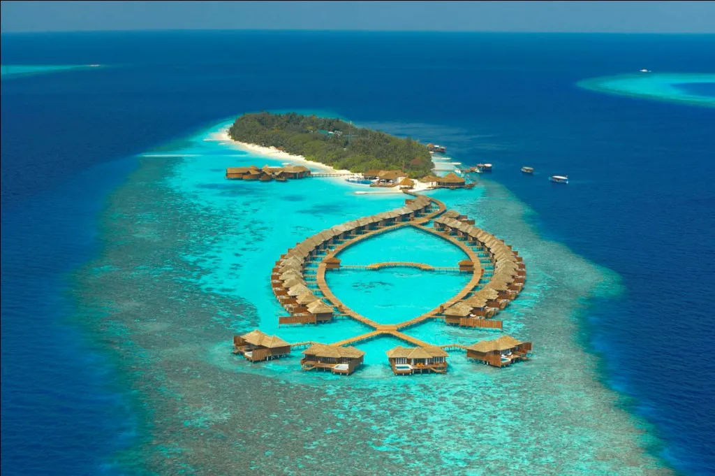 /img/2396-maldives-packing-essentials.webp