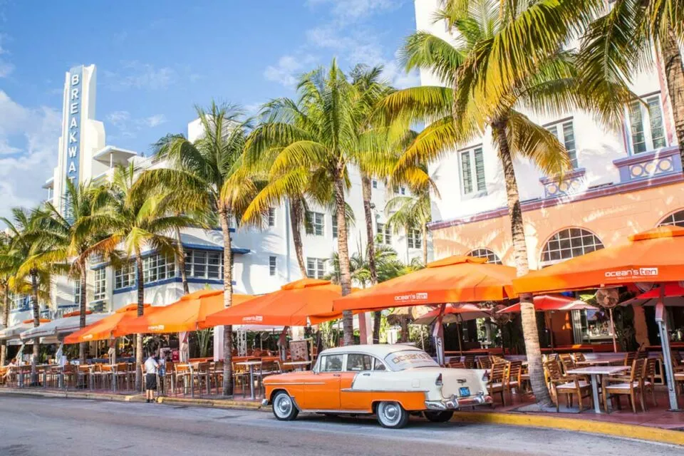 /img/2400-south-beach-miami-honeymoon.webp