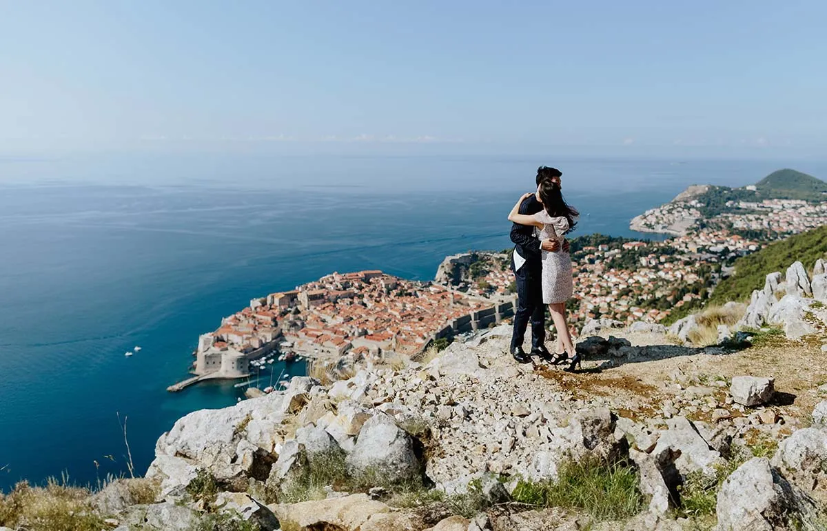 /img/2404-couple-beach-croatia.webp