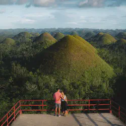 /img/2414-philippines-honeymoon-couple.webp