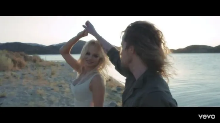 2442 pamela anderson honeymoon video candid moments
