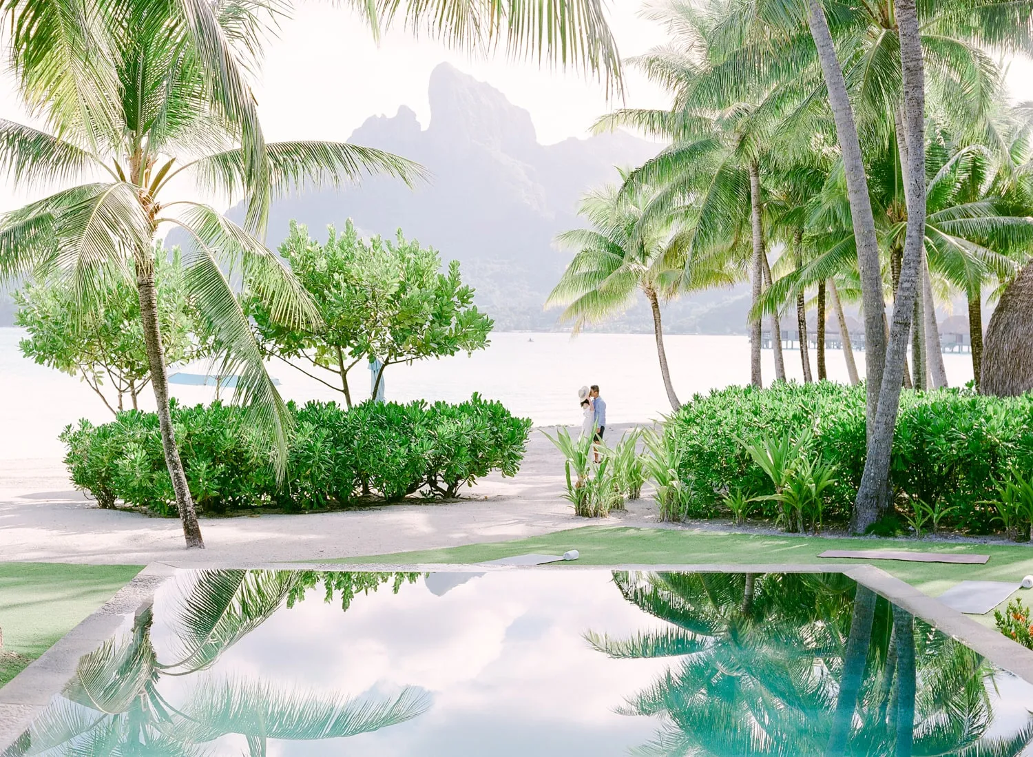 /img/2447-bora-bora-sunset-view.webp