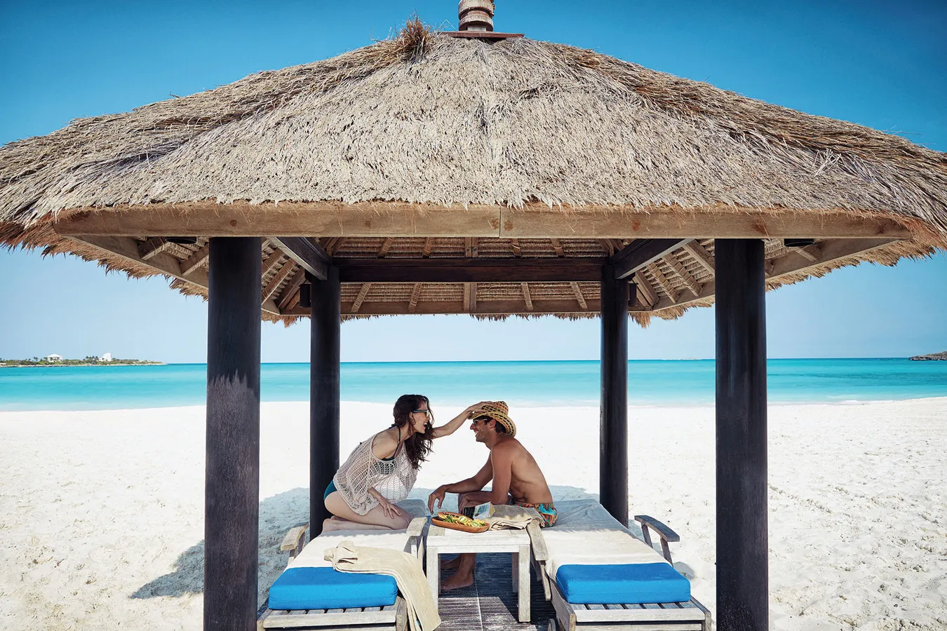 /img/2458-romantic-bahamas-dinner.webp