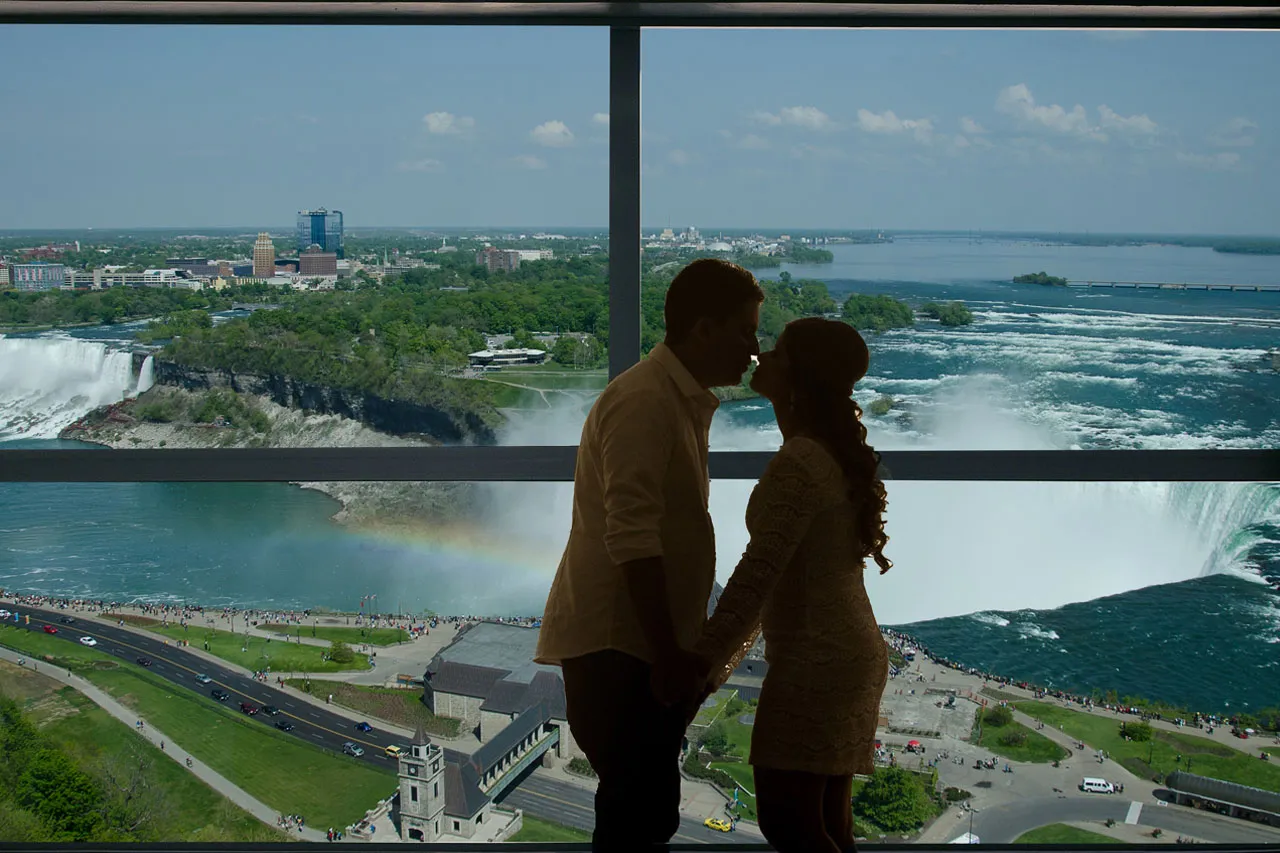 /img/2461-niagara-falls-honeymoon-falls.webp