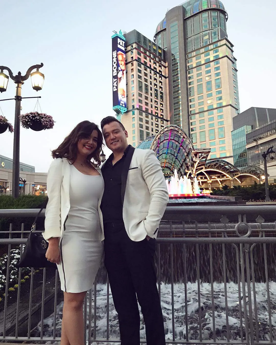 2461 niagara falls honeymoon hotel