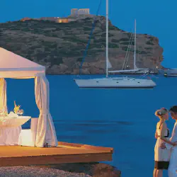/img/2473-romantic-getaway.webp