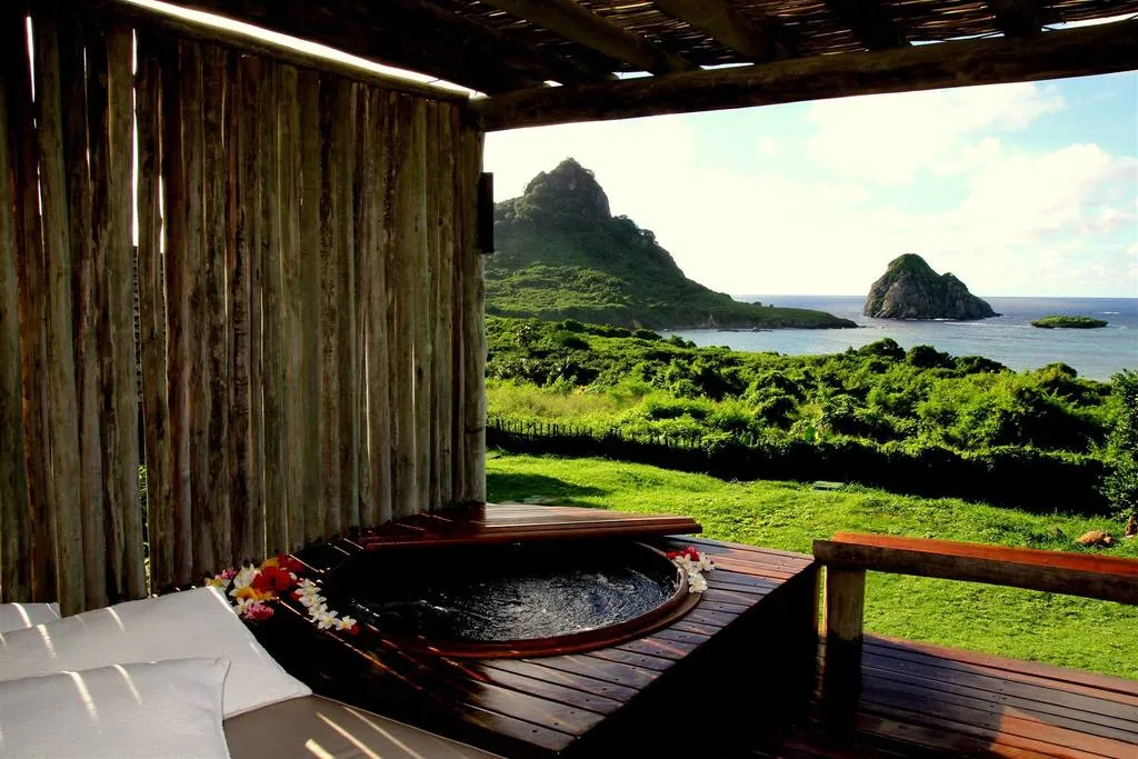 /img/2477-honeymoon-travel-essentials.webp