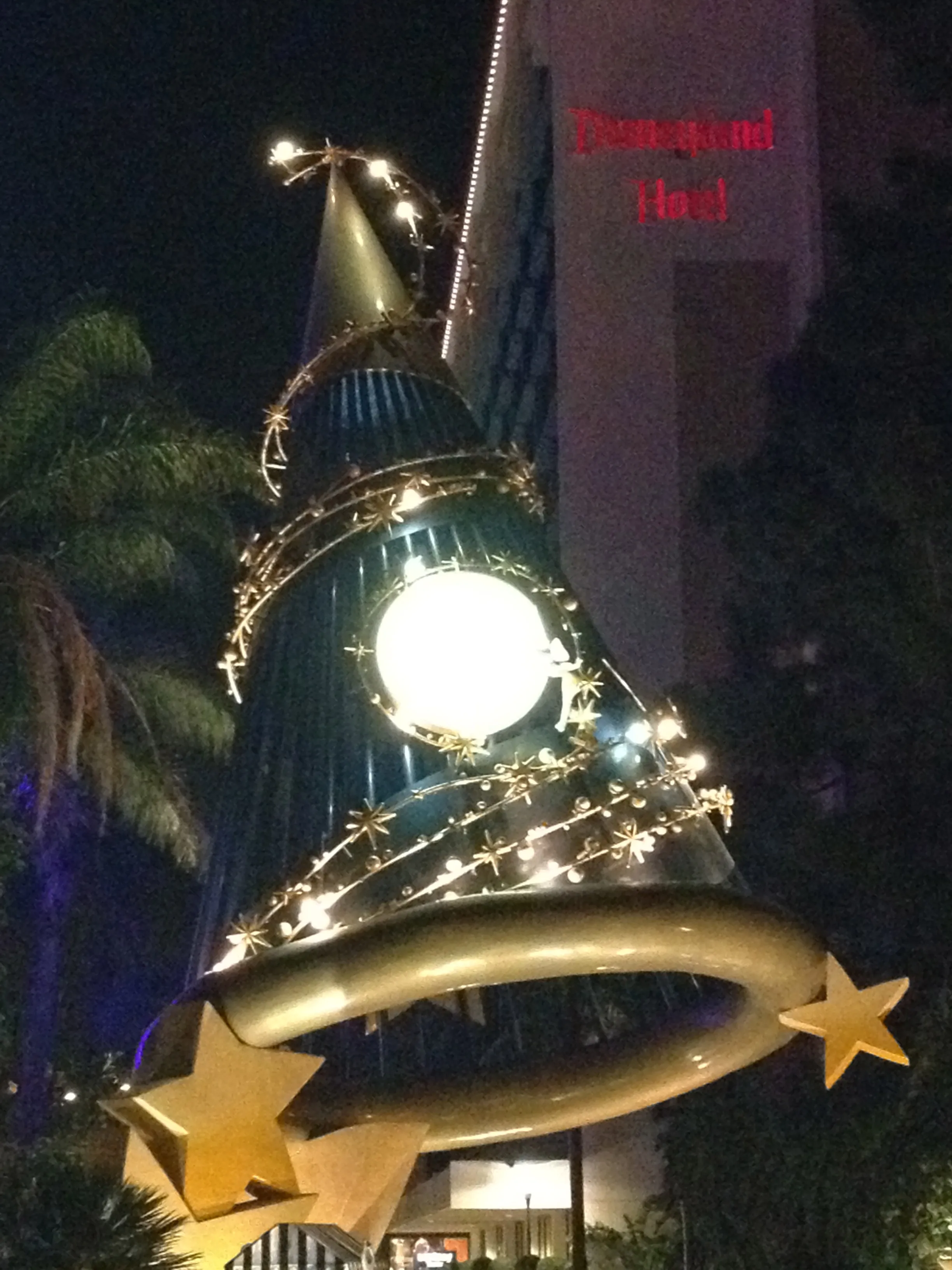 /img/2480-disneyland-honeymoon-gifts.webp