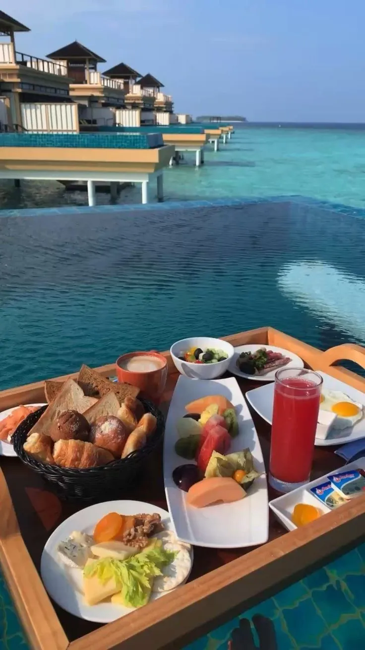 2493 maldives hotel dining
