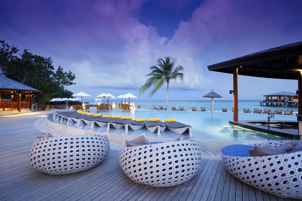 2493 maldives romantic dinner