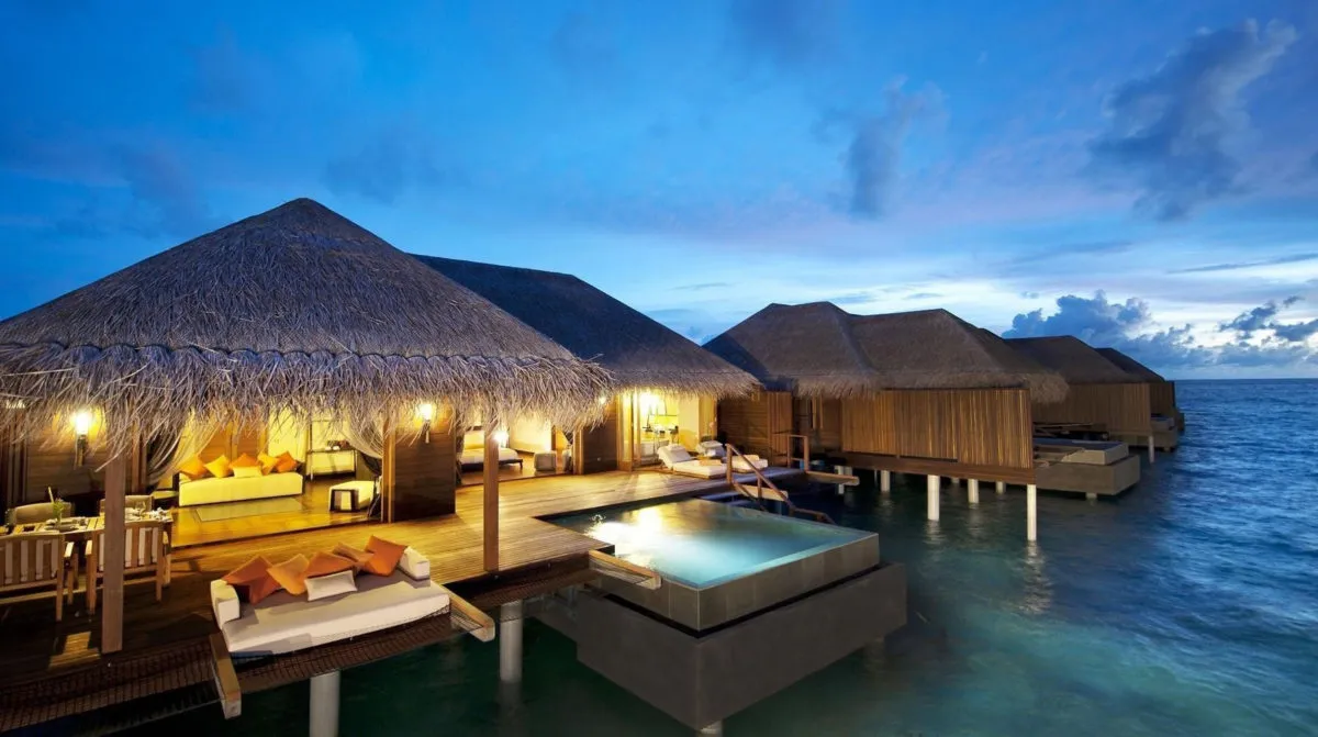 /img/2493-maldives-snorkeling.webp