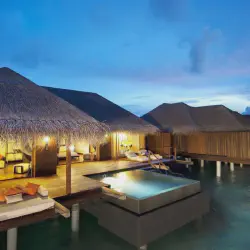 /img/2493-maldives-snorkeling.webp
