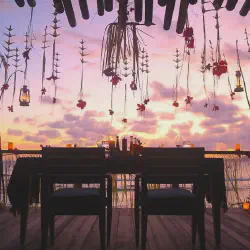 /img/2504-romantic-dining-wisconsin.webp