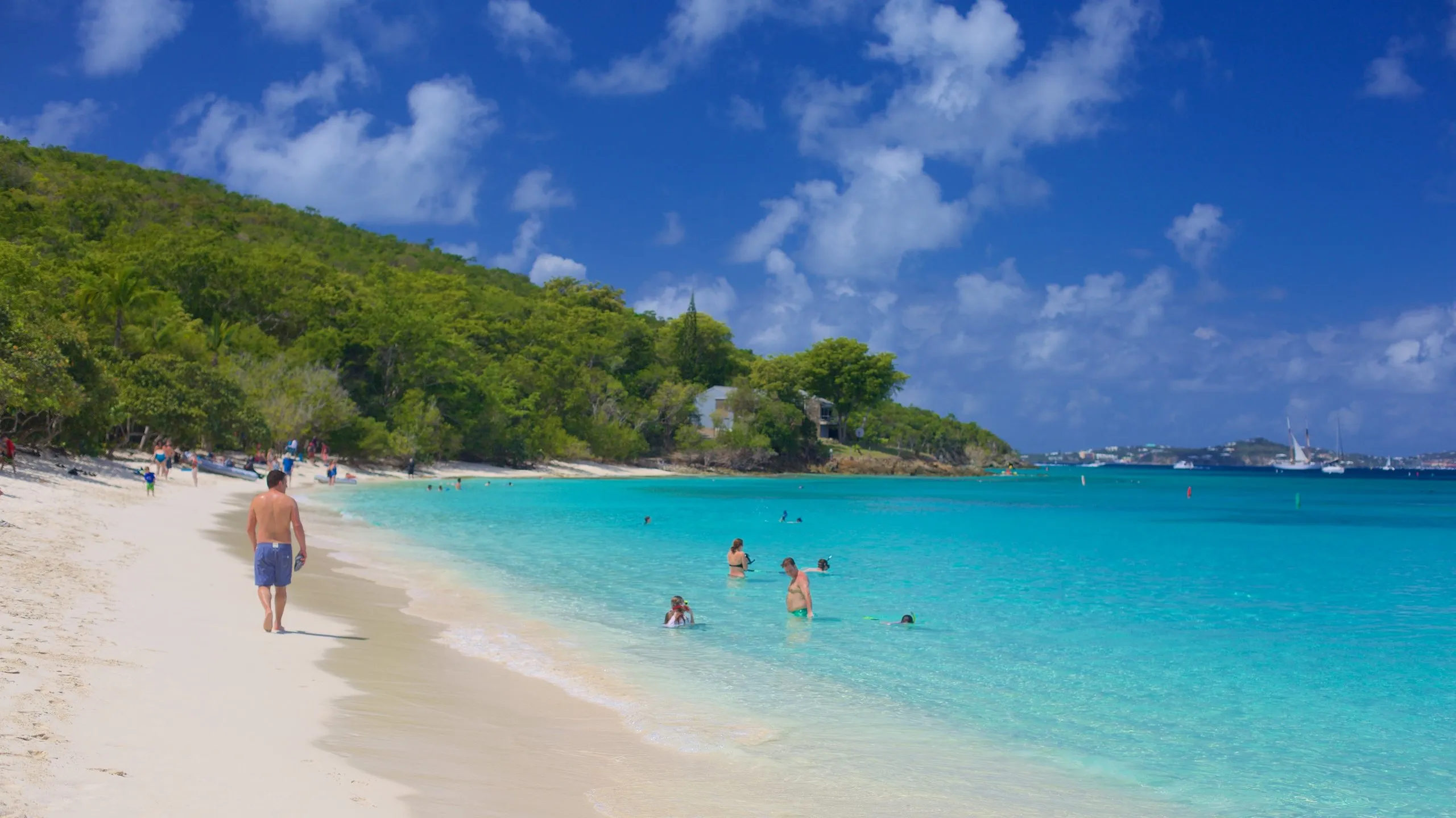 2507 couple beach