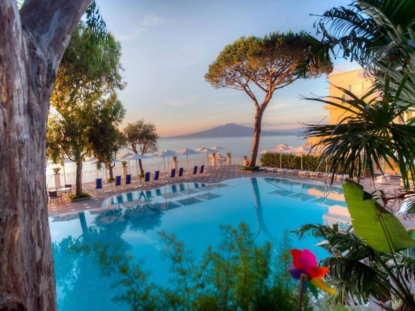 /img/2522-sorrento-honeymoon-hotels-room.webp