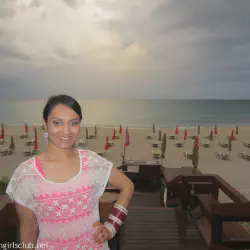 /img/2524-desi-couple-travel.webp