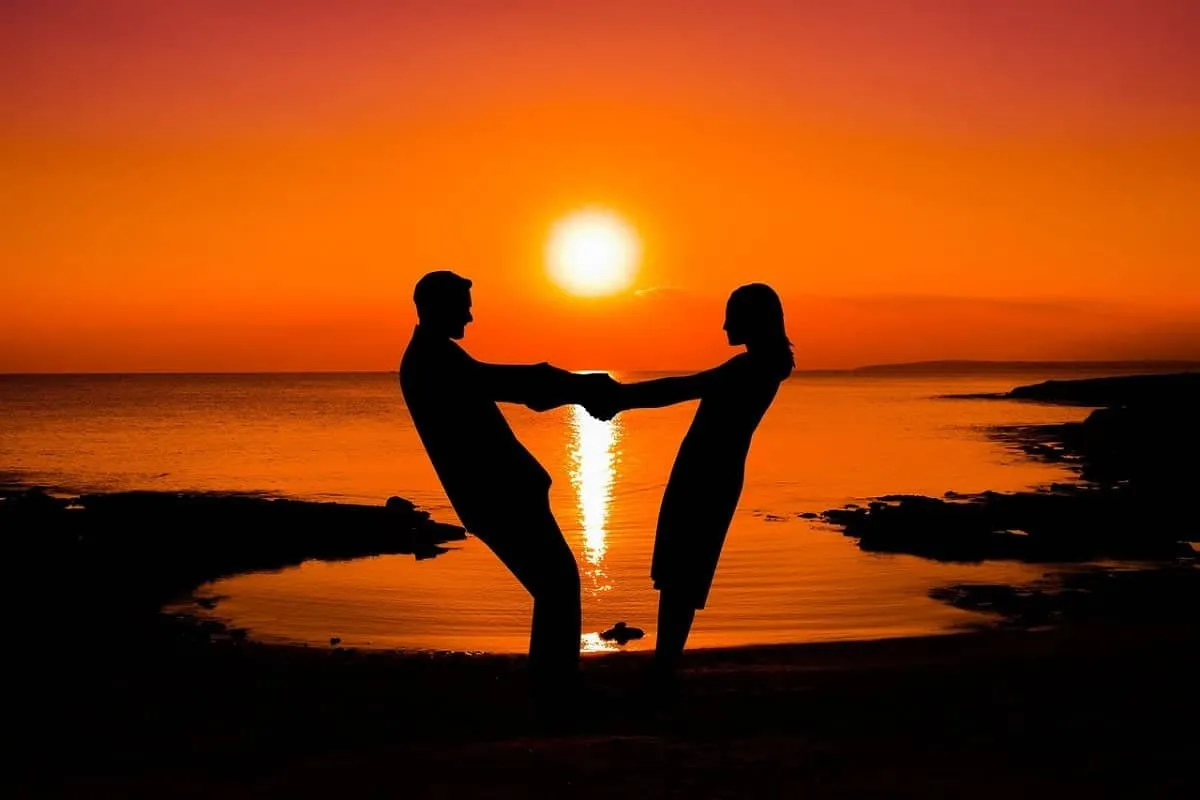 /img/2533-honeymoon-season.webp