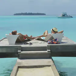 /img/2545-packing-essentials-honeymoon.webp