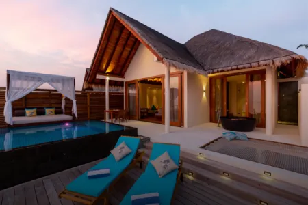 2551 maldives romantic dinner