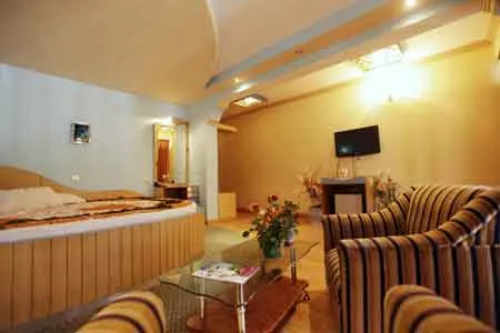 /img/2552-manali-romantic-dinner.webp