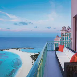 /img/2572-bahamas-honeymoon-couple.webp