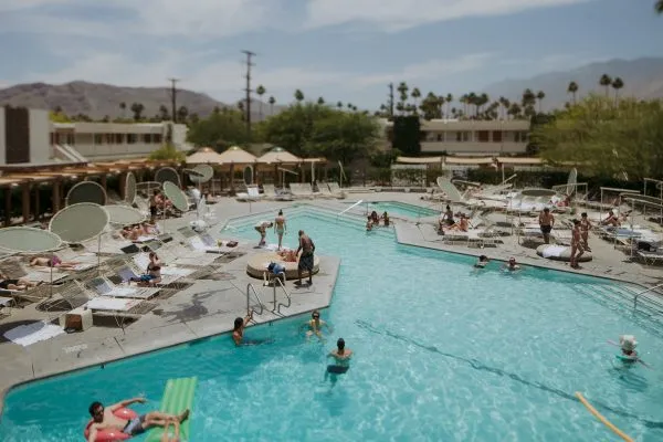 2579 palm springs honeymoon couple photoshoot
