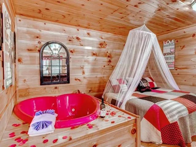 2580 georgia honeymoon cabin hot tub