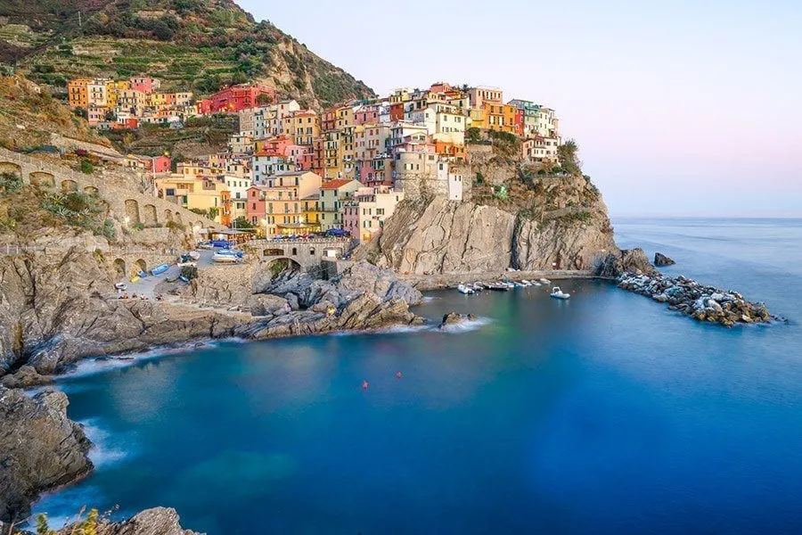 /img/2590-island-honeymoon-couple.webp