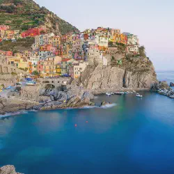 /img/2590-island-honeymoon-couple.webp