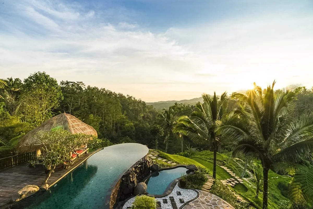 /img/2607-bali-honeymoon-couple.webp