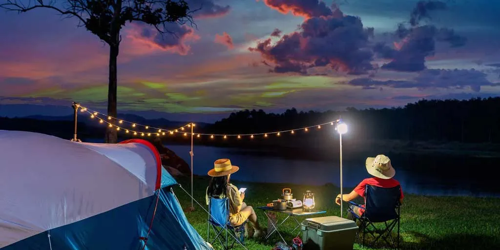 /img/2621-active-couple-traveling.webp