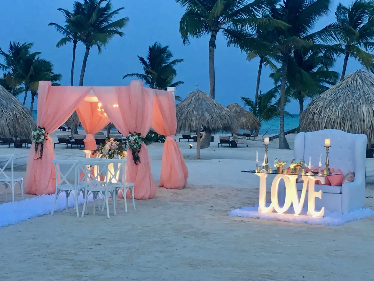 /img/2629-romantic-dinner-beach.webp
